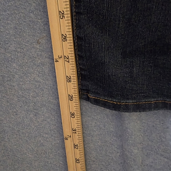 Signature by Levi Strauss Women's Curvy Straight Leg Dark Indigo Jeans. 16M - Picture 4 of 7